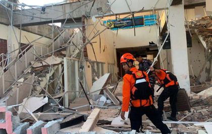 Endonezya'da 7,7 Büyüklüğündeki Depremde En Az 14 Kişi Hayatını Kaybetti