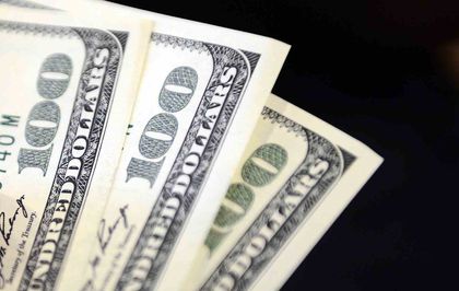 Dolar ve Euro Günün Başında Yatay Seyretti