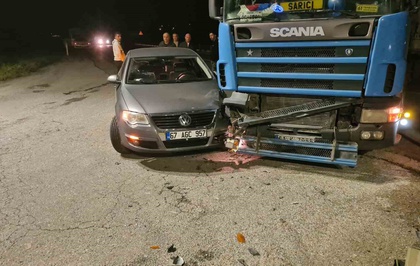 Zonguldak Çaycuma'da tır ile otomobil kavşakta çarpıştı, ölen ya da yaralanan olmadı