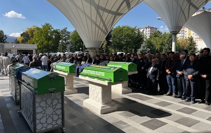 Kayseri İncesu'da kazada ölen emekli bekçi, eşi ve baldızı toprağa verildi