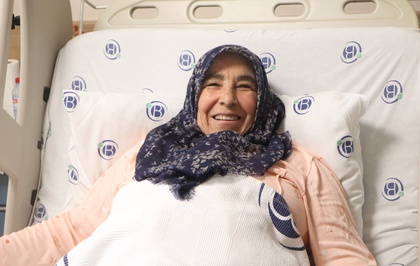 Adana'da 64 yaşındaki Meryem İnce, robotik cerrahiyle rektum kanseri ameliyatı oldu