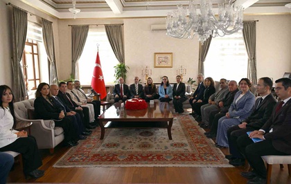Manisa Valisi Özkan, Muhtarlar Günü'nde muhtarları ağırlayıp teşekkür etti
