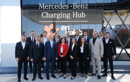 Mercedes-Benz ve En Yakıt iş birliğiyle Türkiye’nin ilk Flagship konseptli yüksek hızlı şarj istasyonu Adana’da açıldı