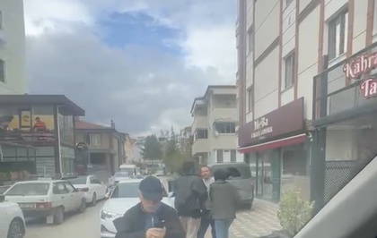 Tokat'ta otomobil sürücüsünün lise öğrencilerinin servisine saldırdığı iddia edildi