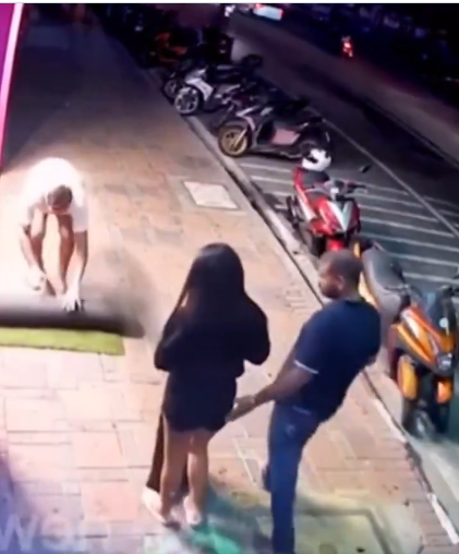 Eşini taciz eden sapığı tek tokatla bayılttı