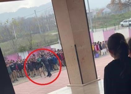 Öğrenciyi yere savuran okul müdürü hakkında karar verildi
