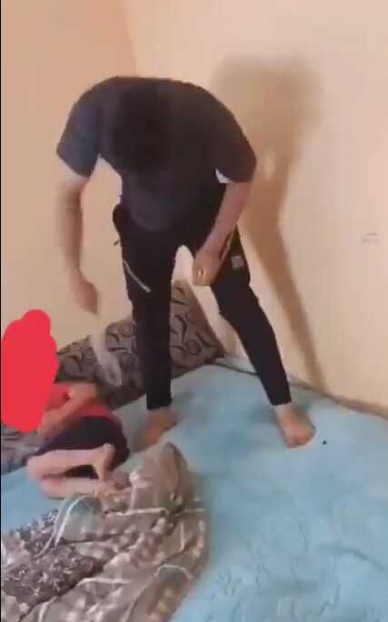 Böyle baba olmaz olsun! Küçücük çocuğu feryatlarına aldırmadan dakikalarca kemerle dövdü
