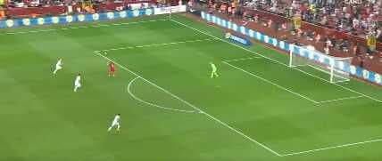 Ne yaptın sen Barış Alper! Kaçırdığı golü görenler gözlerine inanamıyor
