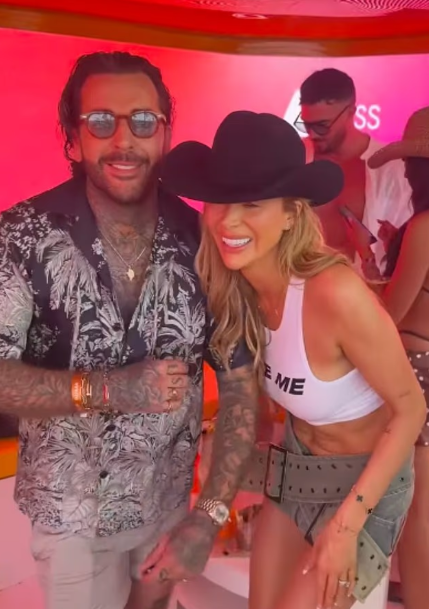 Ünlü oyuncunun futbolcu arkadaşı ile samimi fotoğrafları ortaya çıktı! Kocası çileden çıktı