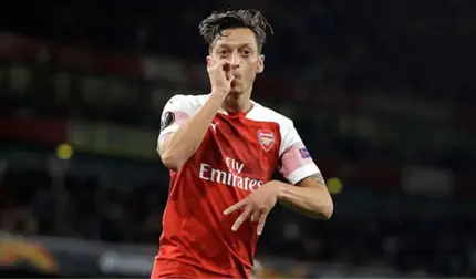 Arsenal, Mesut Özil ile Yollarını Ayırmayı Düşünüyor