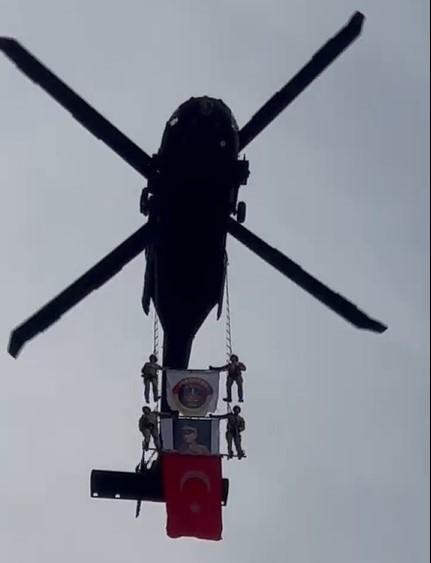Aydın'da Komandolarla Helikopter Gösterisi
