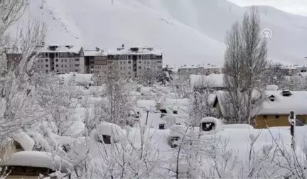 Bitlis'te Kar Kalınlığı 1 Metreyi Aştı