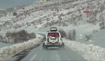 Şırnak'ta Kar Yolları Kapattı, 2 Yaşındaki Çocuk Ekiplerin Çabası Ile Hastane Ulaştırıldı