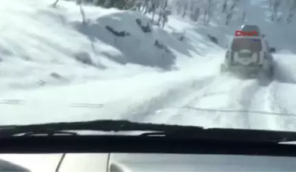 Şırnak Şırnak Başağaç Köyünde Hastalanan 2 Yaşındaki Bebek, Paletli Ambulans Ile Hastaneye...