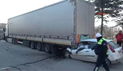 Bolu Park Halindeki Tır'a Çarpan Otomobilin Sürücüsü Öldü