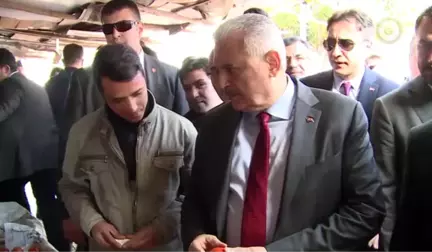 Başbakan Yıldırım, Cuma Namazını Kıldıktan Sonra Esnaf Ziyaretlerinde Bulundu (2)