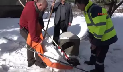 Kayseri Erciyes Eteklerindeki Kuyulara Kar Basılıyor