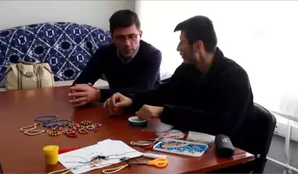 Zihinsel Engelli Halil, 14 Şubat Için Kolları Sıvadı