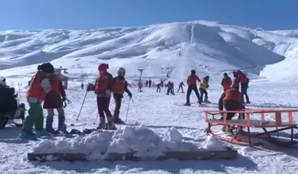 Köy Çocuklarına Kayak Eğitimi