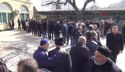 Karabük Namaz Kılarken Soba Gazından Ölen Çift Toprağa Verildi