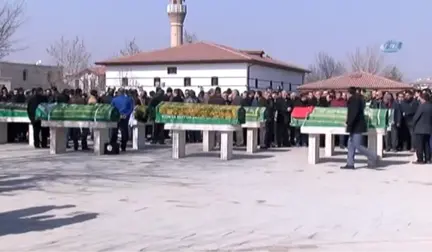 Konya) Sobadın Sızan Gazdan Hayatını Kaybeden Aile Toprağa Verildi