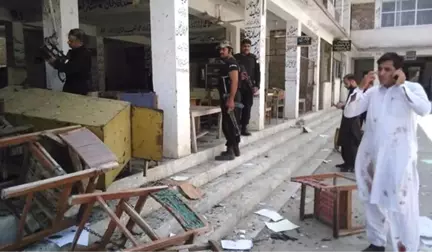 Pakistan'da Mahkeme Binasına Bombalı Saldırı: 5 Ölü 20 Yaralı