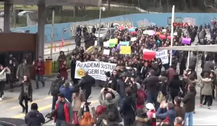 Ytü'den Khk Ile Ihraç Edilen Akademisyenleri Öğrencileri ve Meslektaşları Uğurladı