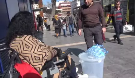 Gaziantep - Dünya Bilek Şampiyonu, Su Satarak Geçiniyor