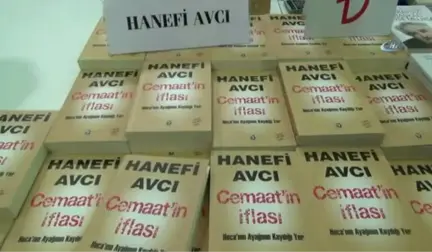 Eski Emniyet Müdürü Hanefi Avcı, Kitap Fuarında Okuyucularıyla Buluştu