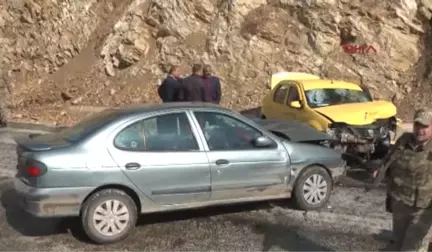 Bitlis Mutki'de Trafik Kazası 1 Ölü 6 Yaralı