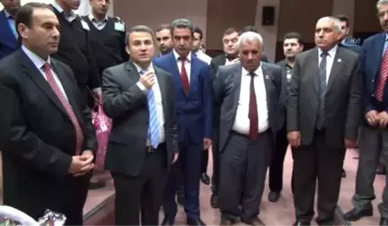 Kaymakam Çimşit'ten Kurumlarda Çalışan Bayan Personele Karanfil