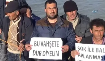 Balıkçılar Göl Üzerinde Şokla Avlanmayı Protesto Etti