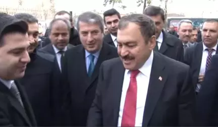 Bakan Eroğlu Sarıyer'de Fidan Dağıttı