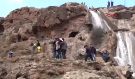 Mardin Derik'te, Baharın ve Bereketin Müjdeleyicisi Gap Şelalesi Akmaya Başladı