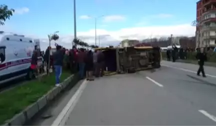 Öğrenci Servisi Takla Attı: 14'ü Öğrenci 18 Kişi Ölümden Döndü