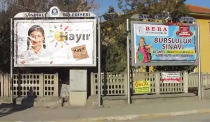 Afyonkarahisar CHP'nin Referandum Afişleri Billboarddan Indirildi