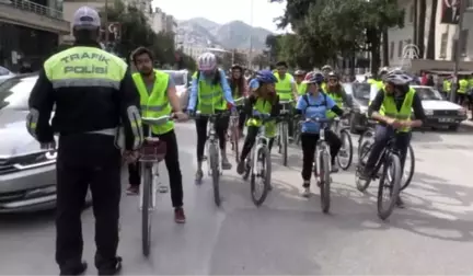 Obeziteye Dikkati Çekmek Için Pedal Çevirdiler