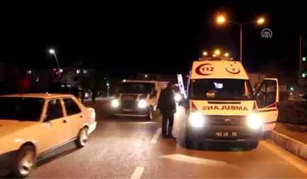 Ambulans Ile Otomobil Çarpıştı: 2 Yaralı