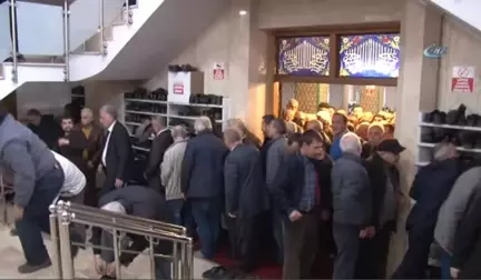 Eski Bakan, Makam Şoförünün Ardından Gözyaşı Döktü