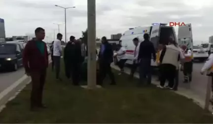 Adana Hasta Taşıyan Ambulans Otomobil Ile Çarpıştı: 4 Yaralı