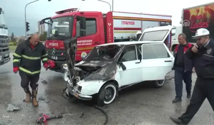 Hasta Taşıyan Ambulans Otomobille Çarpıştı: 4 Yaralı