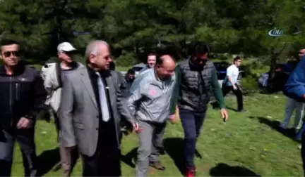 Vali, Kaymakam ve Belediye Başkanı 7 Kilometrelik Leleg Yolunu Yürüyerek Geçti