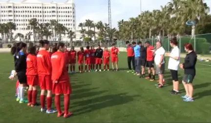 İşitme Engelli Bayan Futbol Milli Takımı, Olimpiyatlara Manavgat'ta Hazırlanıyor