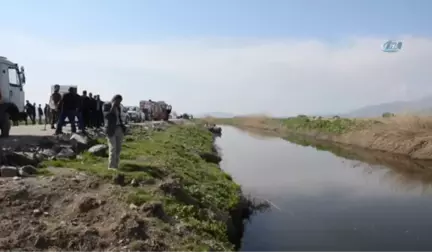 Lastiği Patlayan Otomobil Kanala Uçtu: 2 Ölü, 1 Yaralı