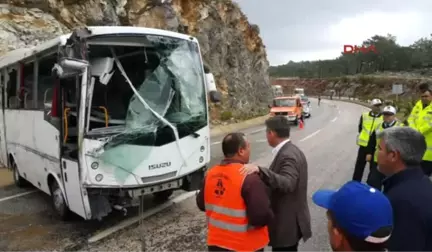 Mersin Çevik Kuvvet Otobüsü Devrildi; 9 Polis Yaralandı