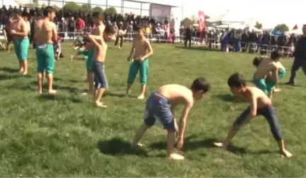 Bakan Elvan, Manisa'da Yağlı Güreş Festivaline Katıldı