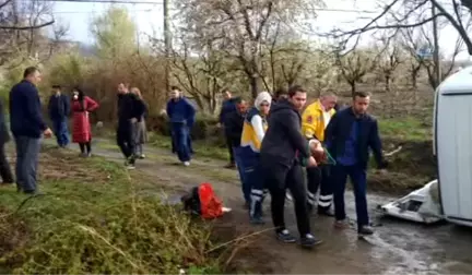 Tokat'ta Öğretmenleri Taşıyan Minibüs Şarampole Devrildi: 7 Yaralı