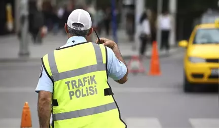 İstanbul'da Saat 14.00'ten İtibaren Bazı Yollar Trafiğe Kapatılacak