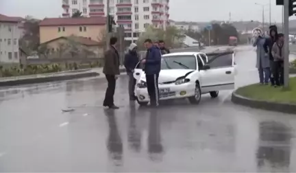 Sungurlu'da Zincirleme Trafik Kazası: 4 Yaralı