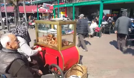 Zonguldak 79 Yaşındaki Emekli Ek Gelir Için Simit Satıyor